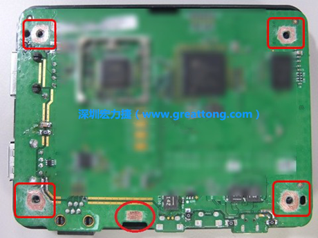 手動去綠漆。使用傳統(tǒng)的刀片去除綠漆后的效果。