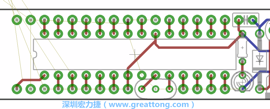 諧振器應擺放在ATmega微控制器的針腳8、9和10旁邊，在共鳴器和微控制器中間的高頻信號線應該要愈短愈好，此外，其它的信號線應該要遠離這個區(qū)域且配置在諧振器的下方，這樣做是為了防止不必要的無線電波干擾。