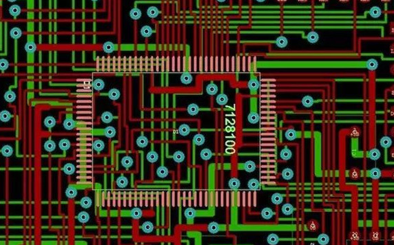 圖1：兩種PCB模型的部分電路。頂圖：傳統(tǒng)設(shè)計(jì)版本。