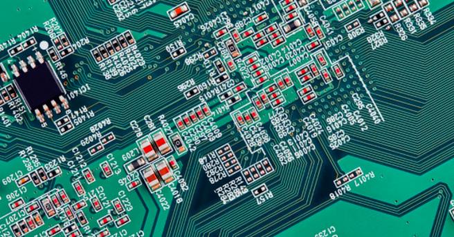 你能在這個復(fù)雜的PCB中找到垂直布線嗎？反正我不能